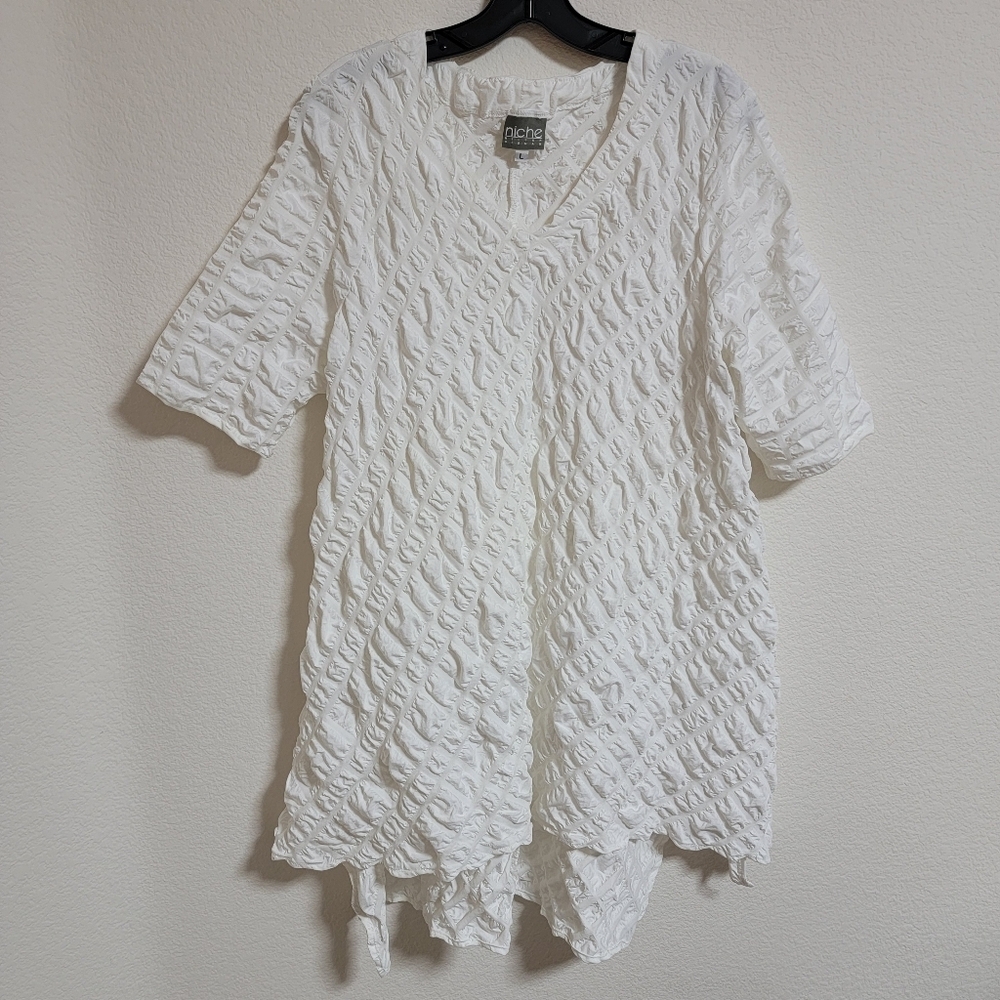 Niche White Pucker V-Neck Top